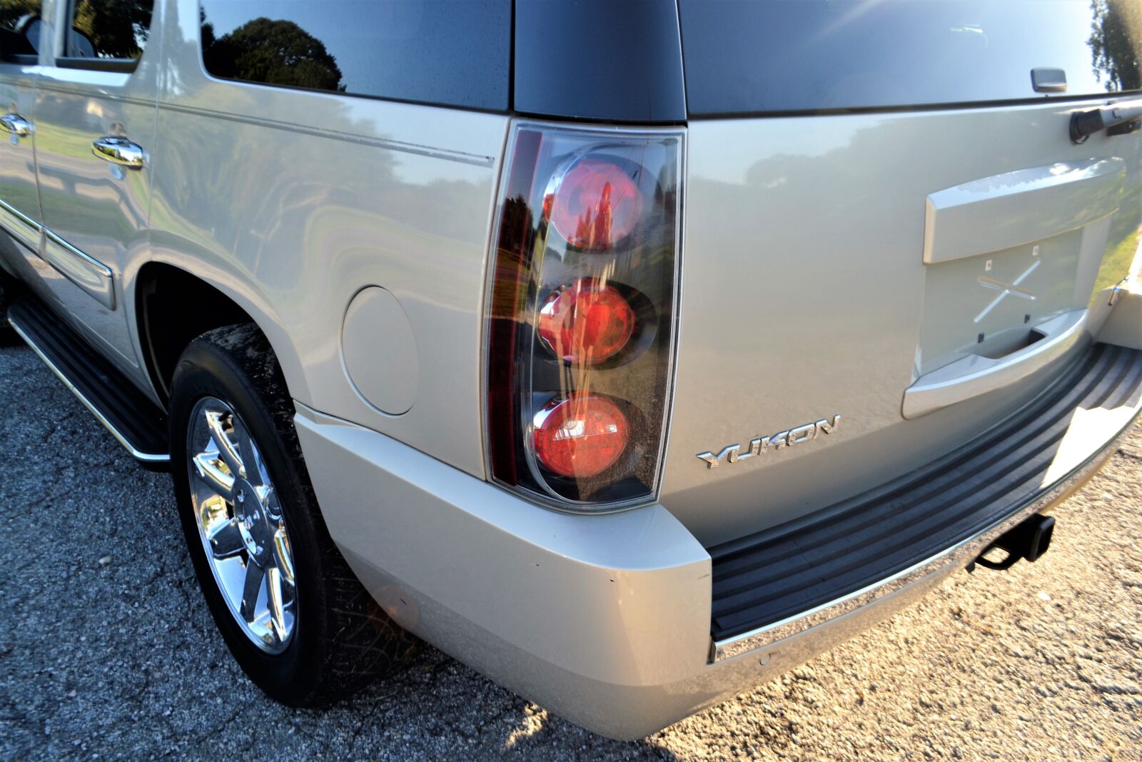 Nikon D3100 sample photo. Gmc yukon truck, tail photography