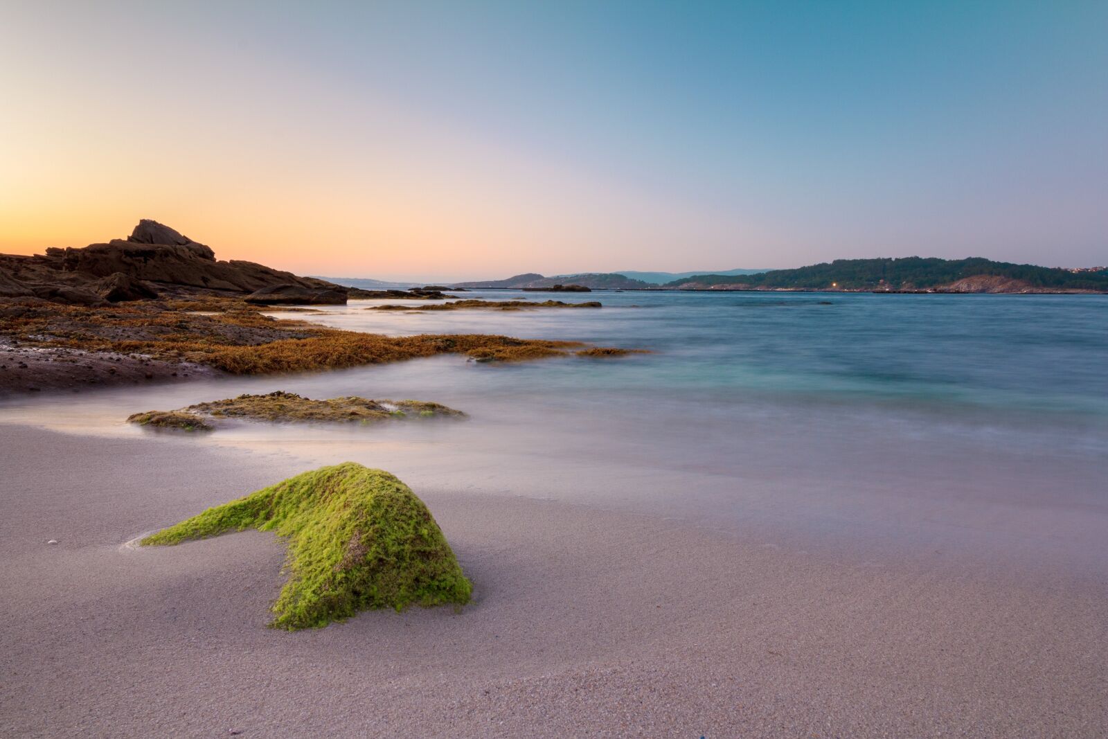 Canon EF-S 10-18mm F4.5–5.6 IS STM sample photo. Beach, galicia, ria photography