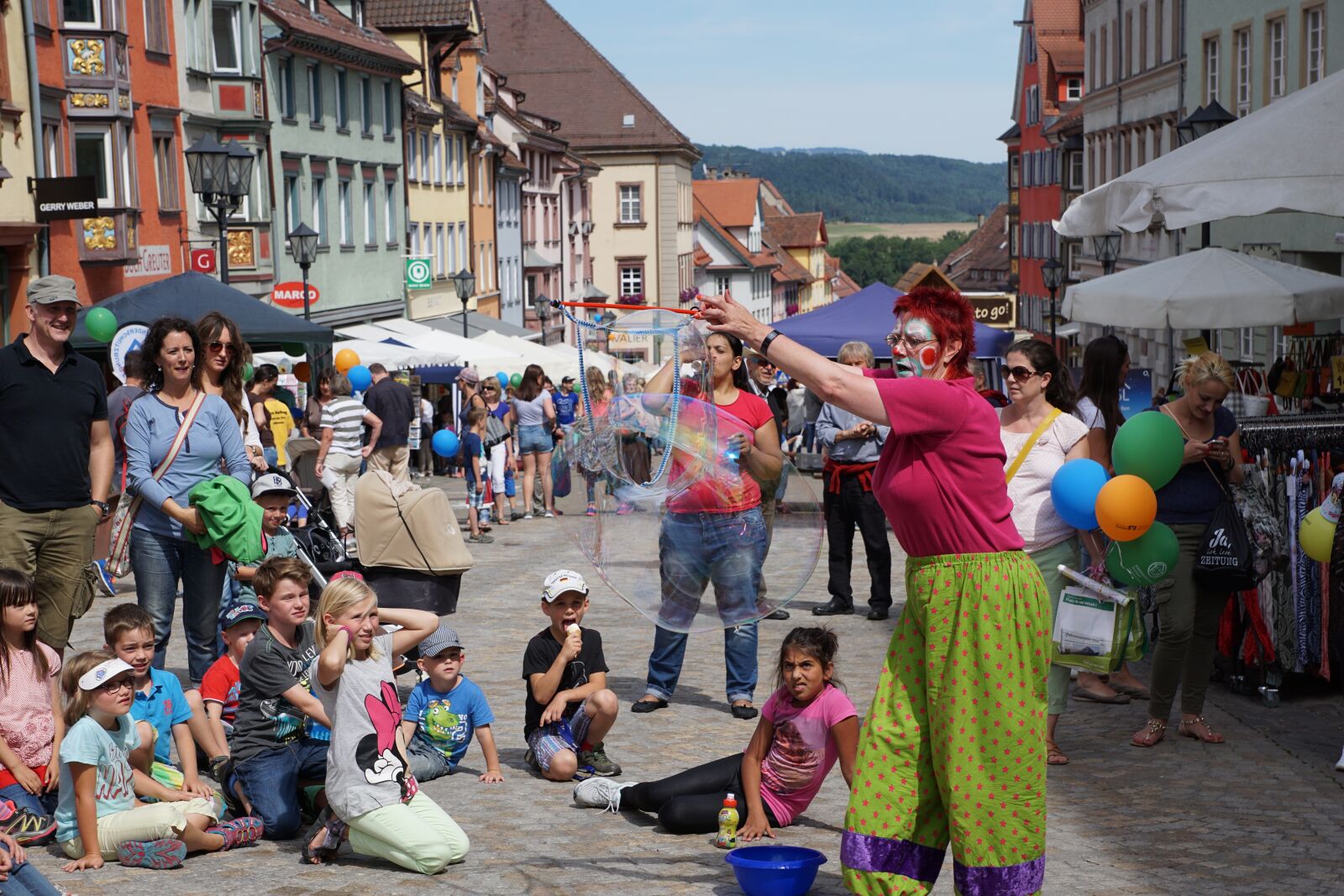 Sony DT 16-50mm F2.8 SSM sample photo. Clown, rottweil, children photography