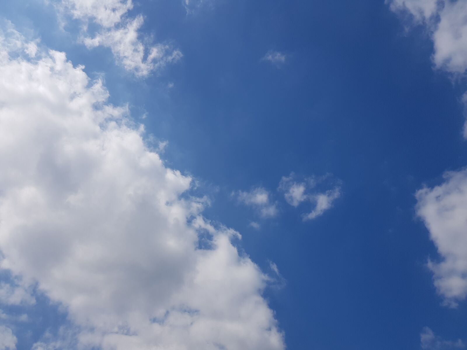 Samsung Galaxy S8+ sample photo. Sky, clouds, blue photography