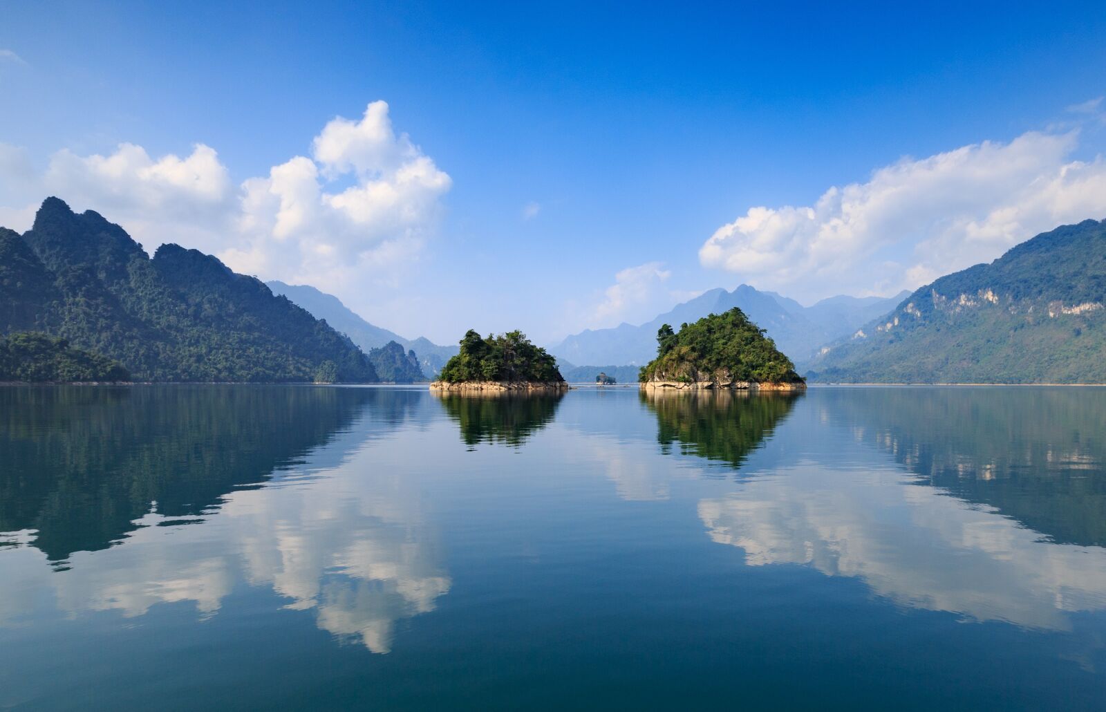 Canon EF 16-35mm F2.8L II USM sample photo. Water, nature, reflection photography