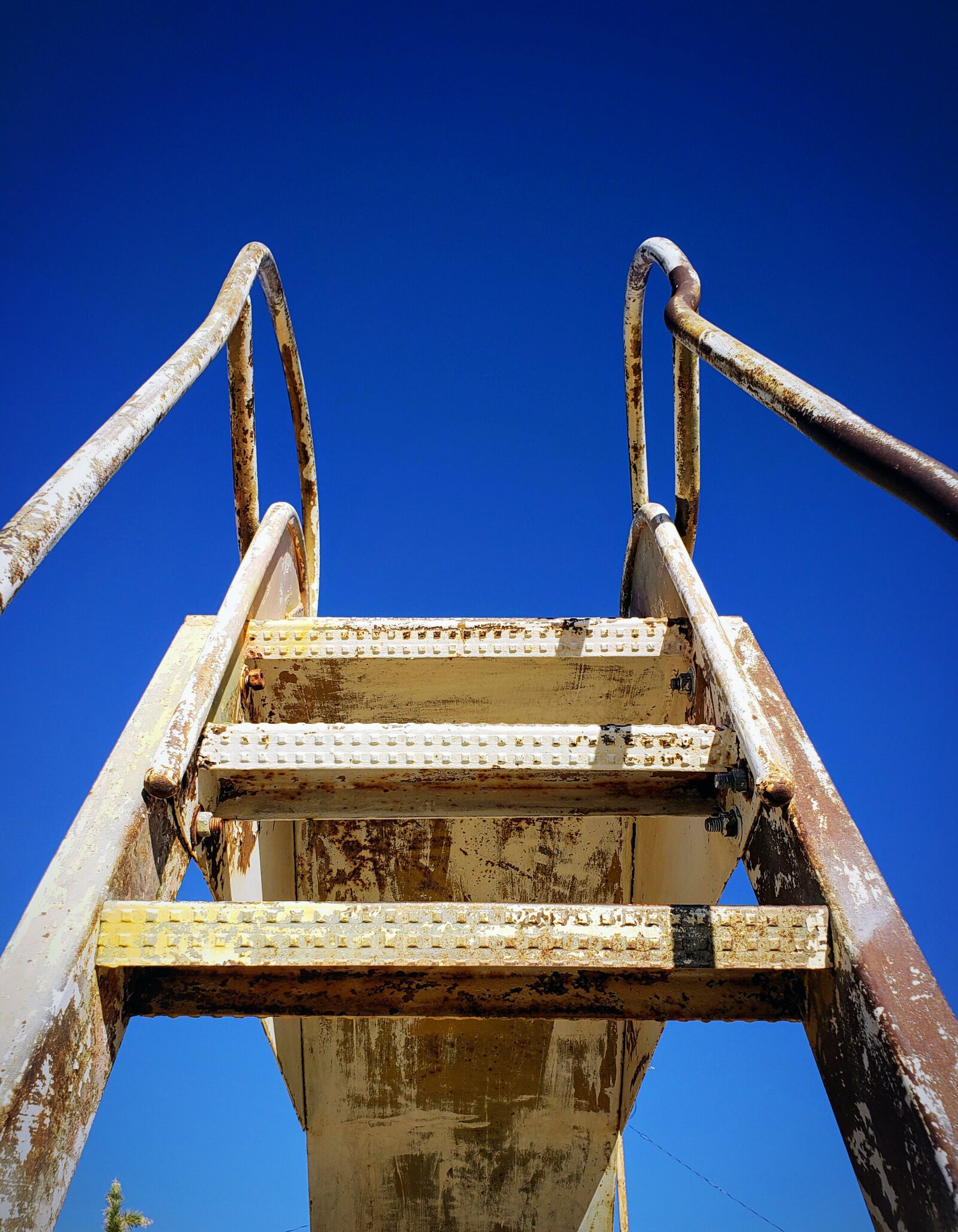 Samsung Galaxy Note9 sample photo. Playground, slide, rusty photography