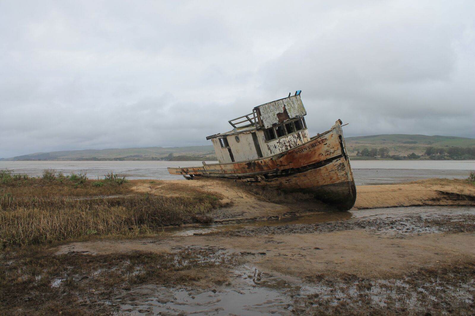 Canon EOS 1100D (EOS Rebel T3 / EOS Kiss X50) sample photo. Boat, wreak, ocean photography