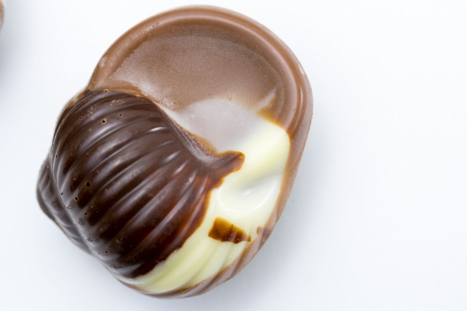 Canon EF-S 60mm F2.8 Macro USM sample photo. Figures, confectionery, chocolate photography