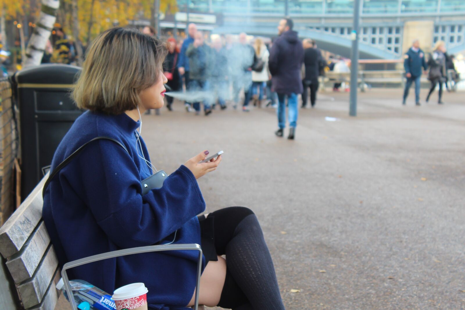 Canon EOS 1200D (EOS Rebel T5 / EOS Kiss X70 / EOS Hi) sample photo. Young woman, sitting, bench photography