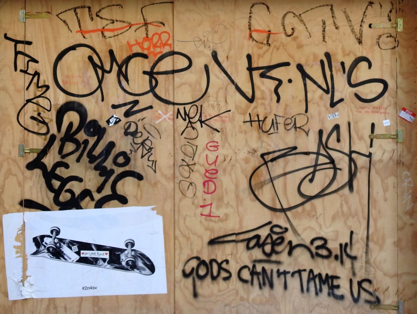 Nikon Coolpix P900 sample photo. Graffiti, written, grunge photography