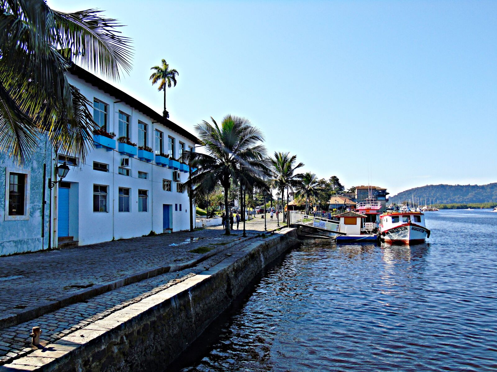 Sony Cyber-shot DSC-H400 sample photo. Boardwalk, beira mar, restaurant photography
