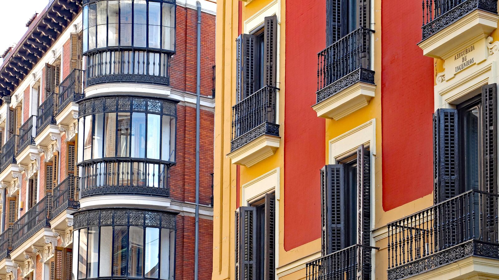 Fujifilm X30 sample photo. Spain, madrid, building photography