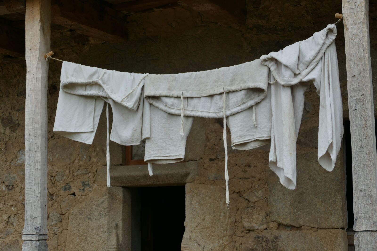 Panasonic Lumix DMC-FZ1000 sample photo. Laundry, dirt, clean photography