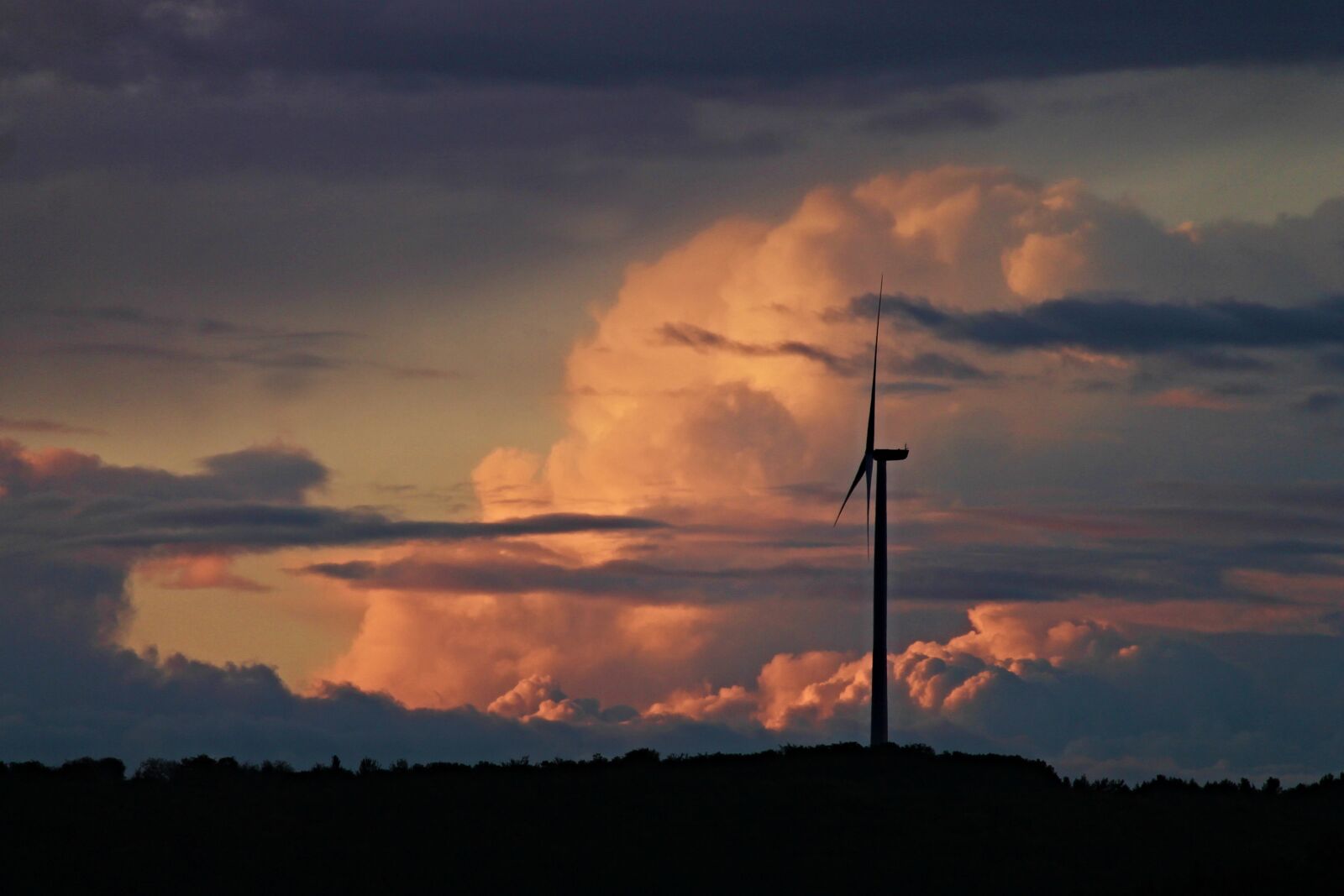 Canon EOS 1100D (EOS Rebel T3 / EOS Kiss X50) sample photo. Clouds, wind power, pinwheel photography