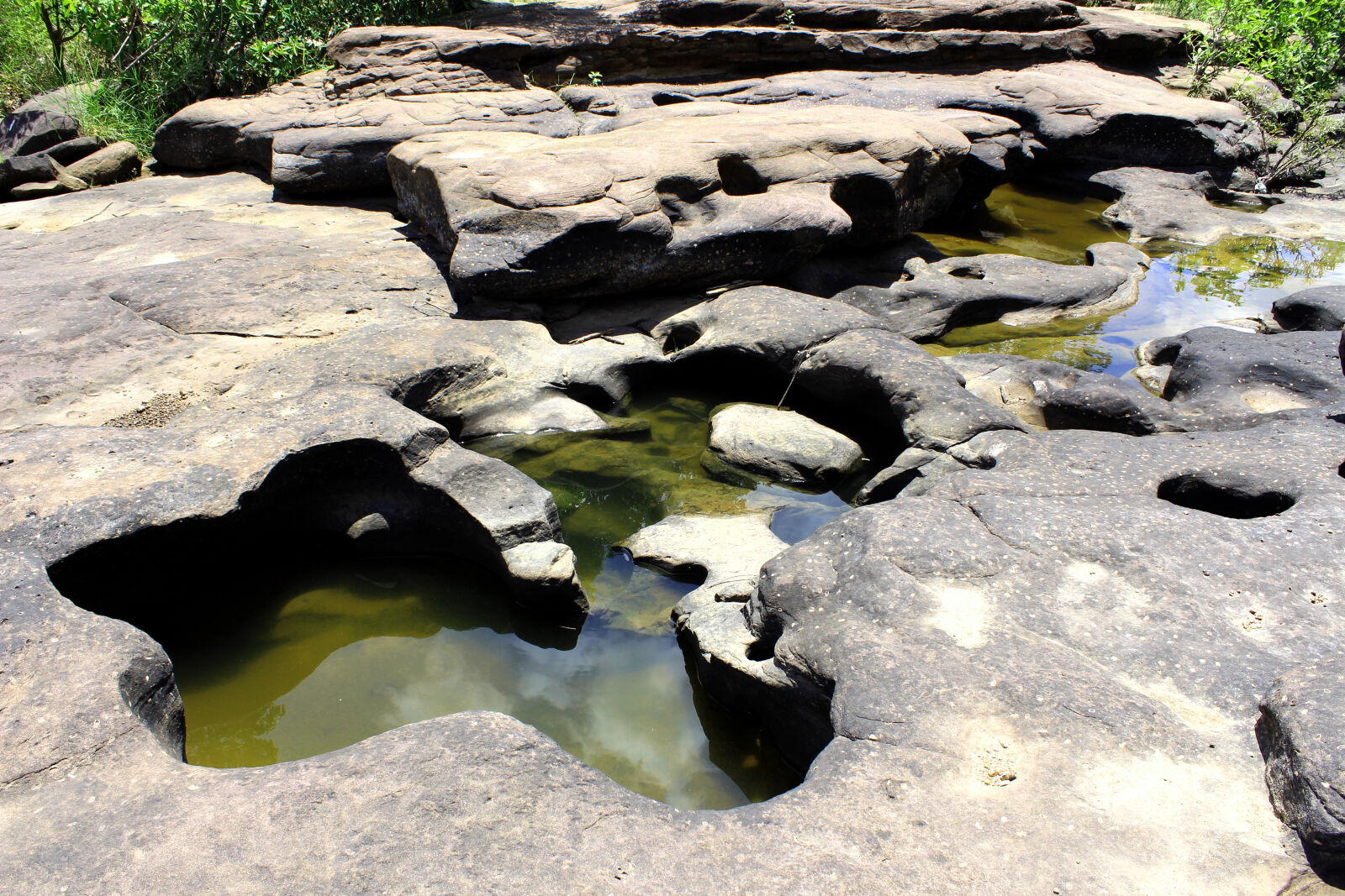 Canon EOS 650D (EOS Rebel T4i / EOS Kiss X6i) sample photo. Boulders, cascade, environment, moss photography