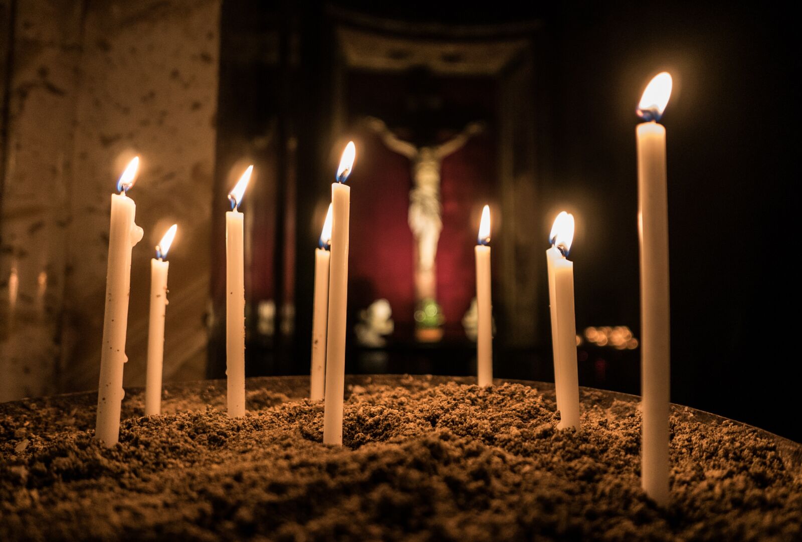 Panasonic Lumix DMC-LX100 sample photo. Candles, church, christ photography