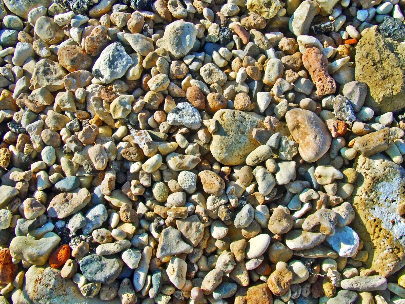 Fujifilm FinePix S5600 sample photo. Background, beach, stones photography