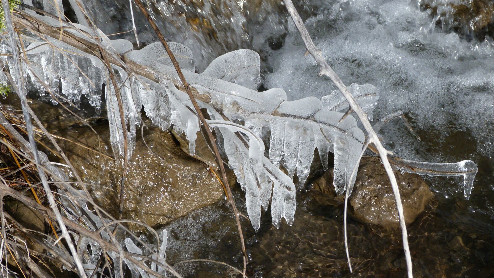 Panasonic Lumix DMC-FZ40 (Lumix DMC-FZ45) sample photo. Ice formations, winter, landscapes photography