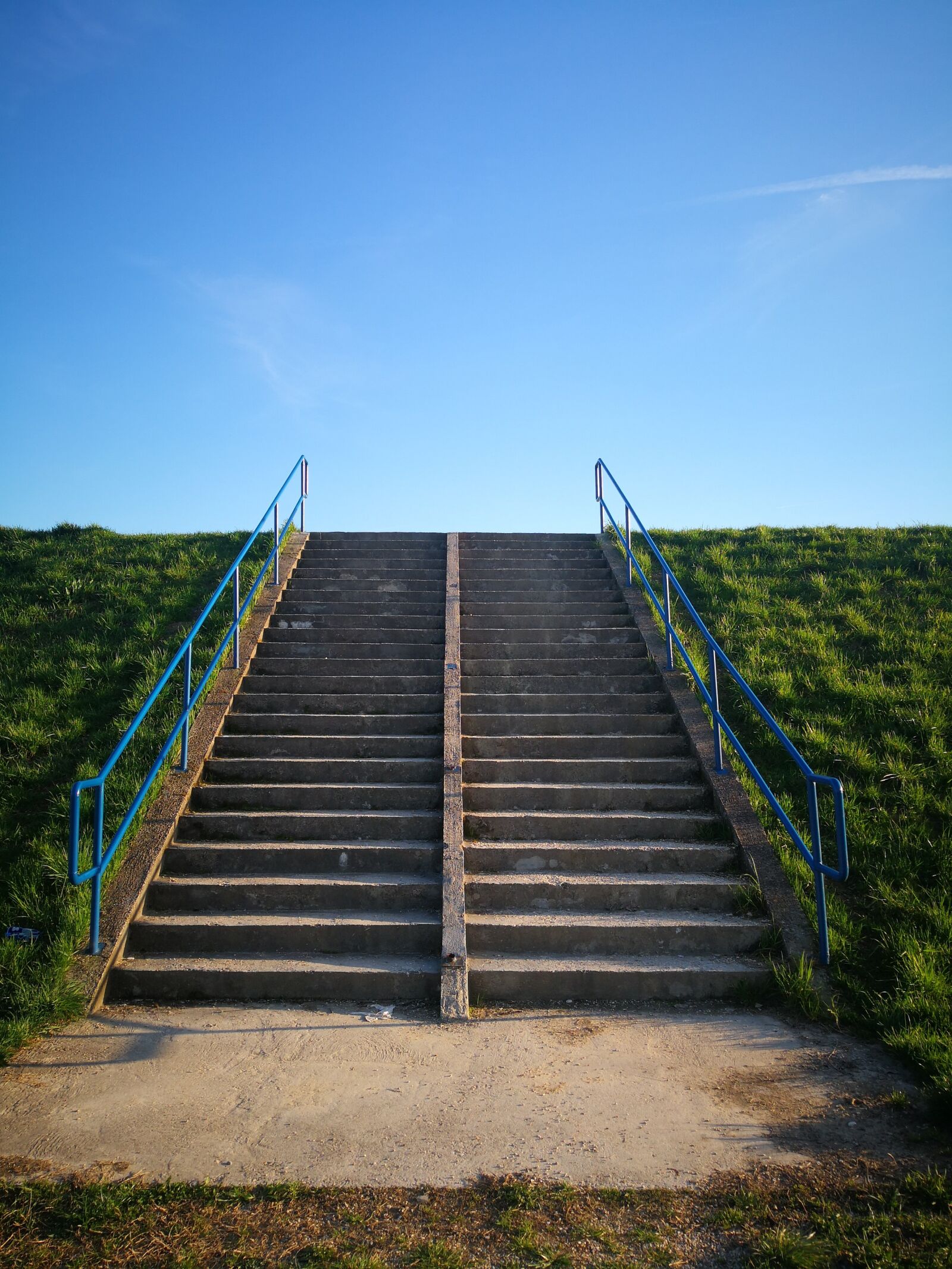 HUAWEI Mate 10 Pro sample photo. Sky, stairs, stairway photography