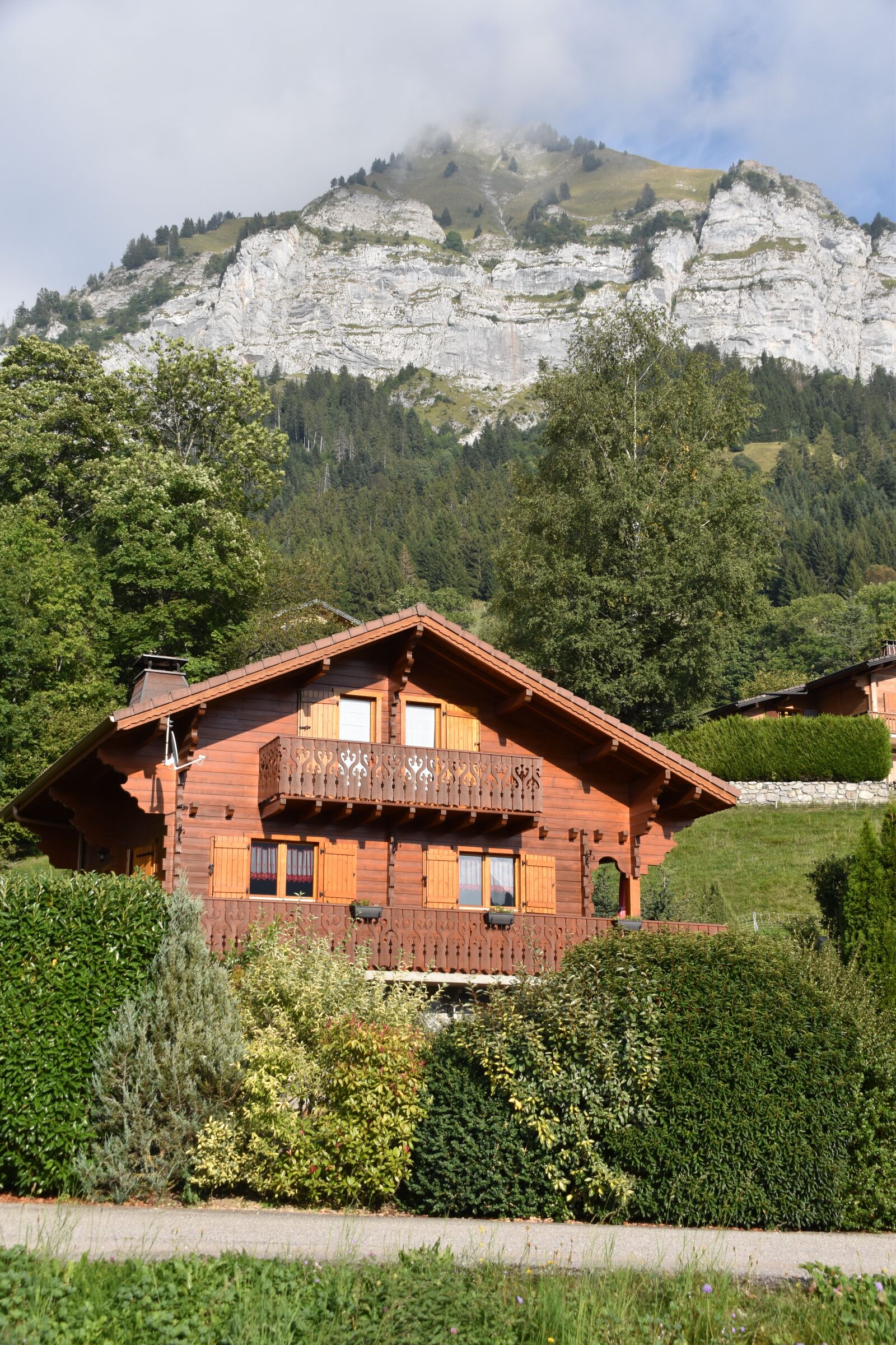 Nikon D5600 sample photo. Mountain, wooden chalet, panoramic photography