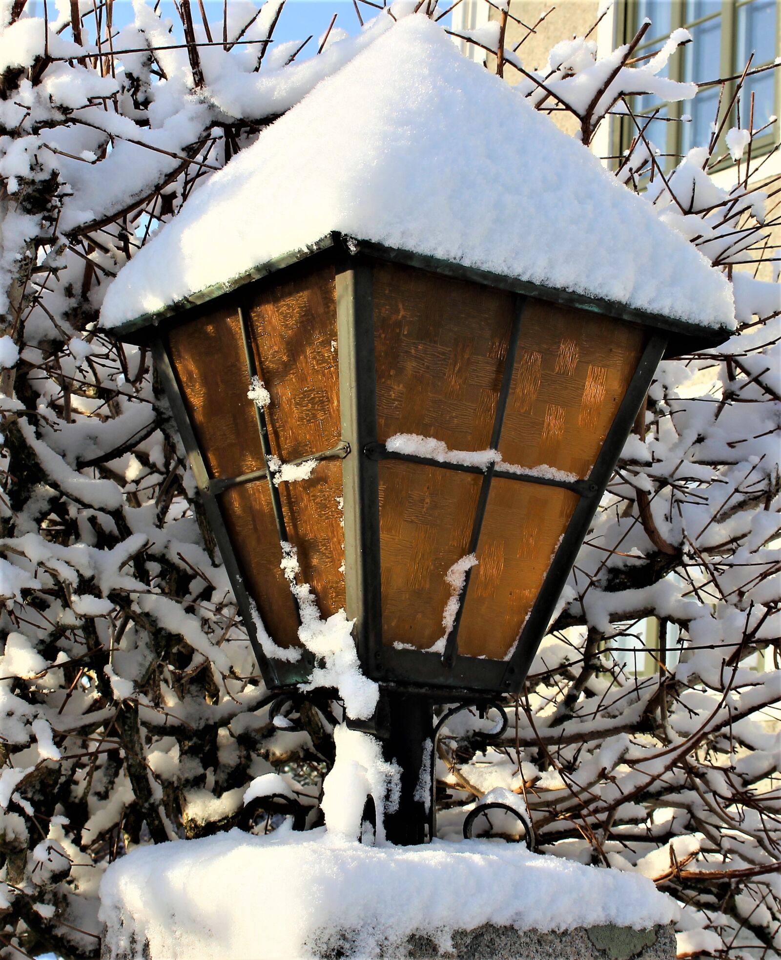 Canon EOS 700D (EOS Rebel T5i / EOS Kiss X7i) sample photo. Lamp, snow, wood photography