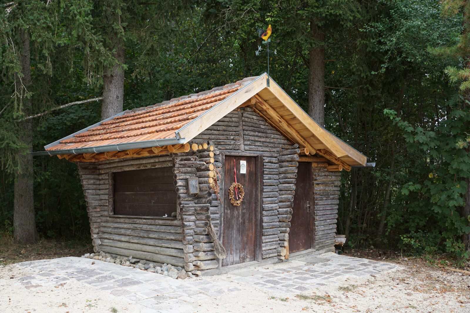 Sony DT 16-50mm F2.8 SSM sample photo. Hut, house, wood photography