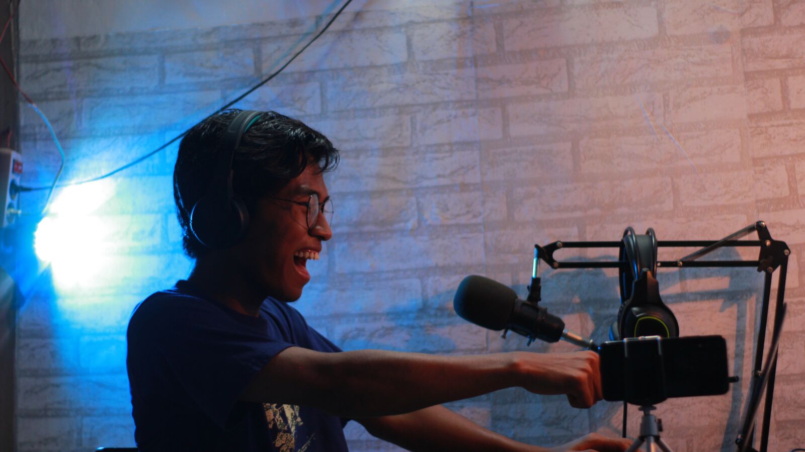 Canon EOS 600D (Rebel EOS T3i / EOS Kiss X5) sample photo. Podcast, people, rumahlatihan photography