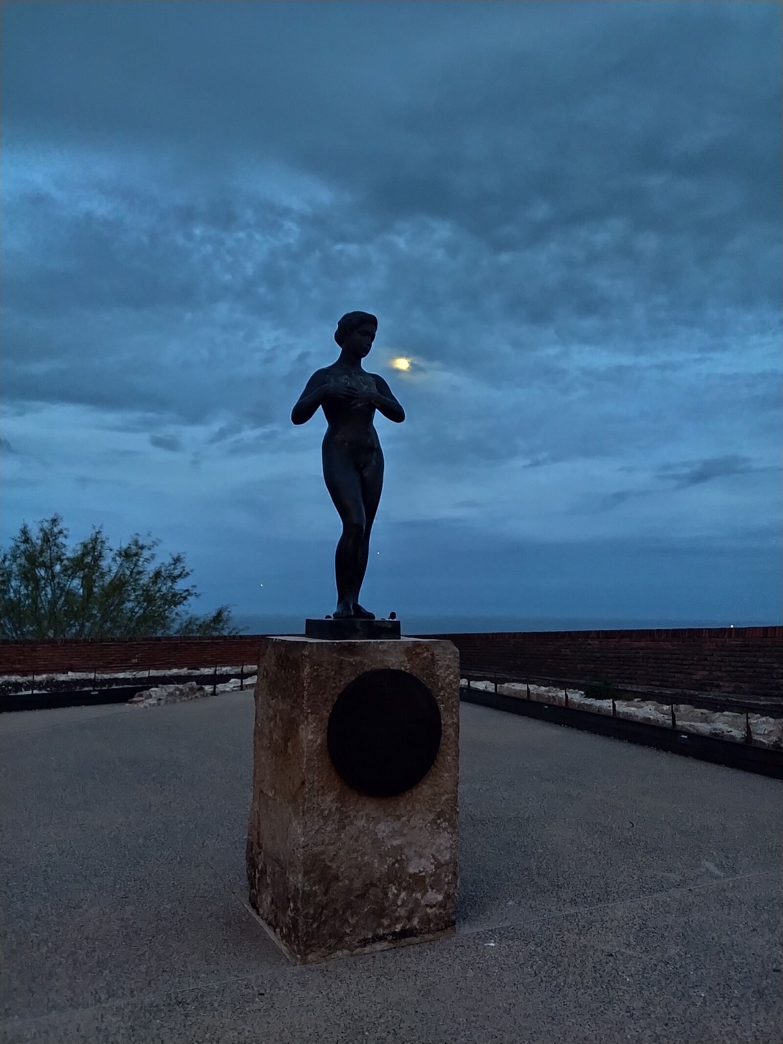 Xiaomi Mi A3 sample photo. Moon, woman, sky photography