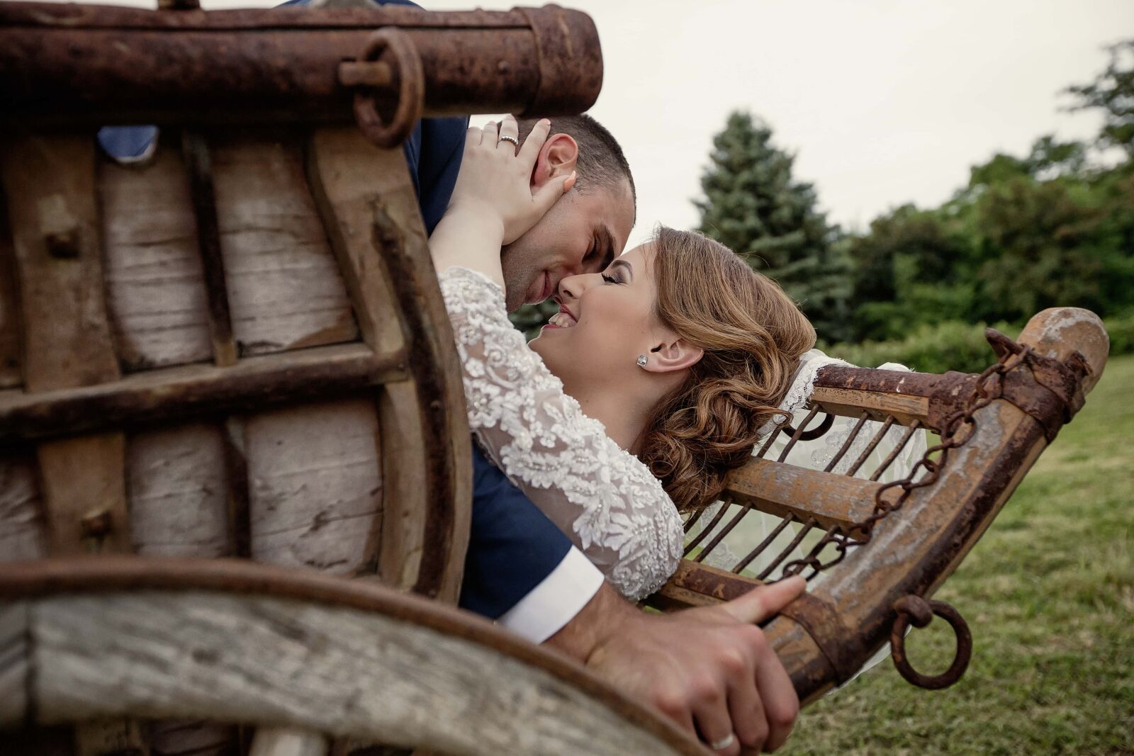 Canon EF 16-35mm F2.8L II USM sample photo. Romantic, countryside, love, young photography