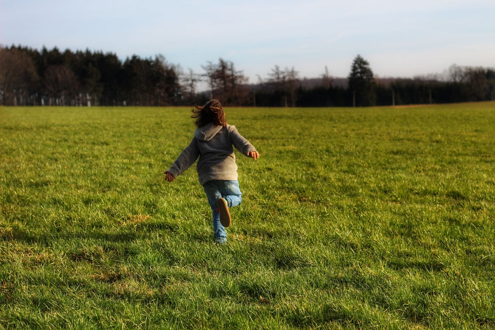 Canon EOS 1300D (EOS Rebel T6 / EOS Kiss X80) + Canon EF 50mm F1.8 II sample photo. Children heart, future, love photography