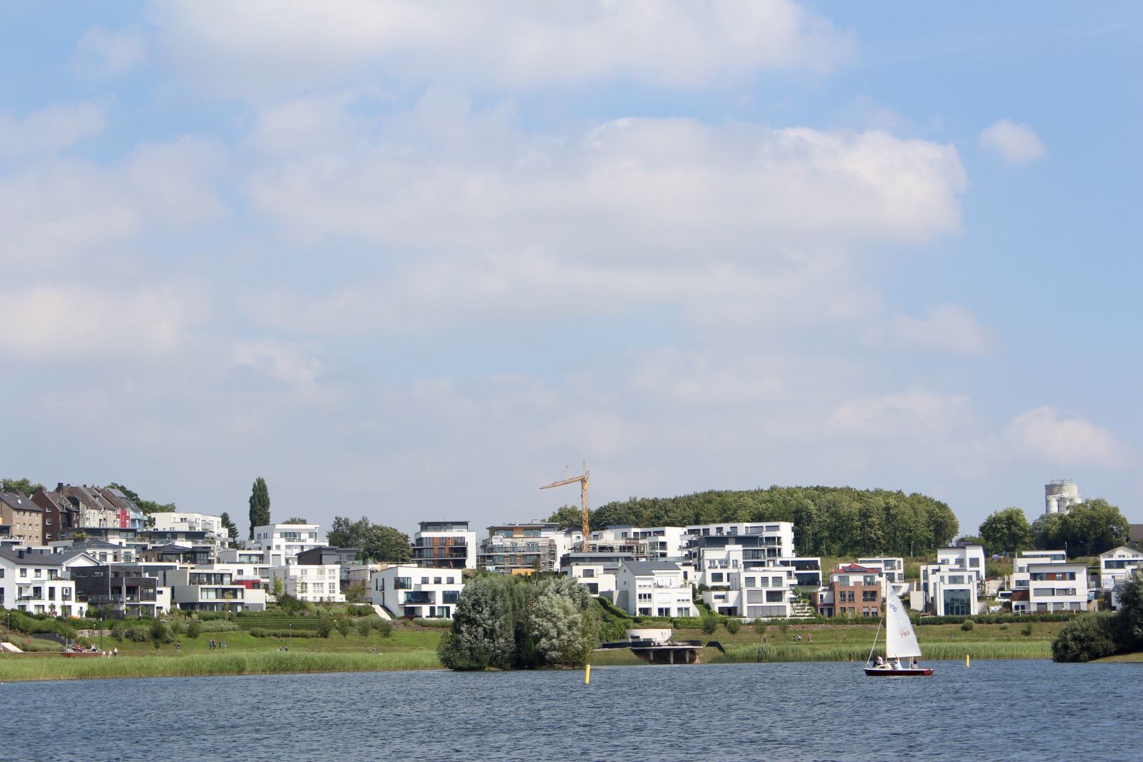 Canon EOS 600D (Rebel EOS T3i / EOS Kiss X5) sample photo. Phoenix lake, boat, crane photography