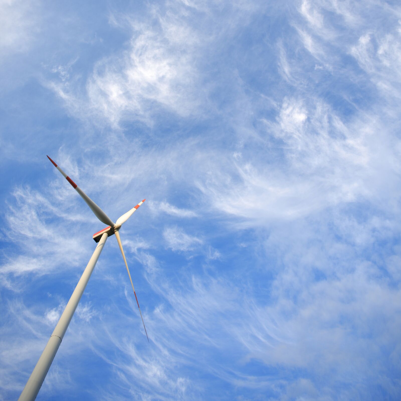 Canon EOS-1Ds Mark III sample photo. Pinwheel, wind power, wind photography