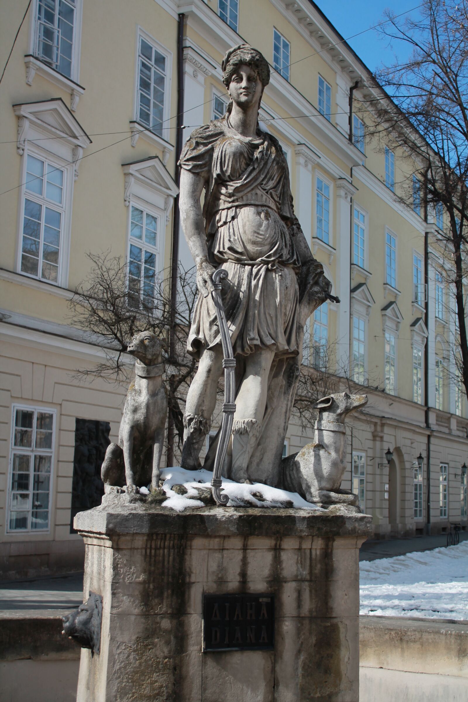 Canon EOS 1100D (EOS Rebel T3 / EOS Kiss X50) sample photo. Statue, sculpture, architecture photography