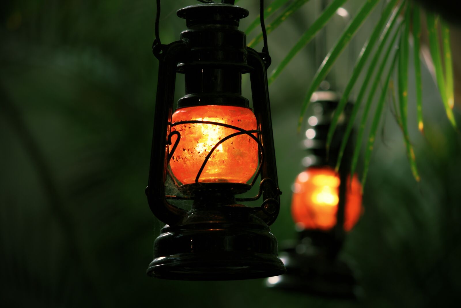 Canon EOS 1100D (EOS Rebel T3 / EOS Kiss X50) sample photo. Lantern, beach bar, shining photography
