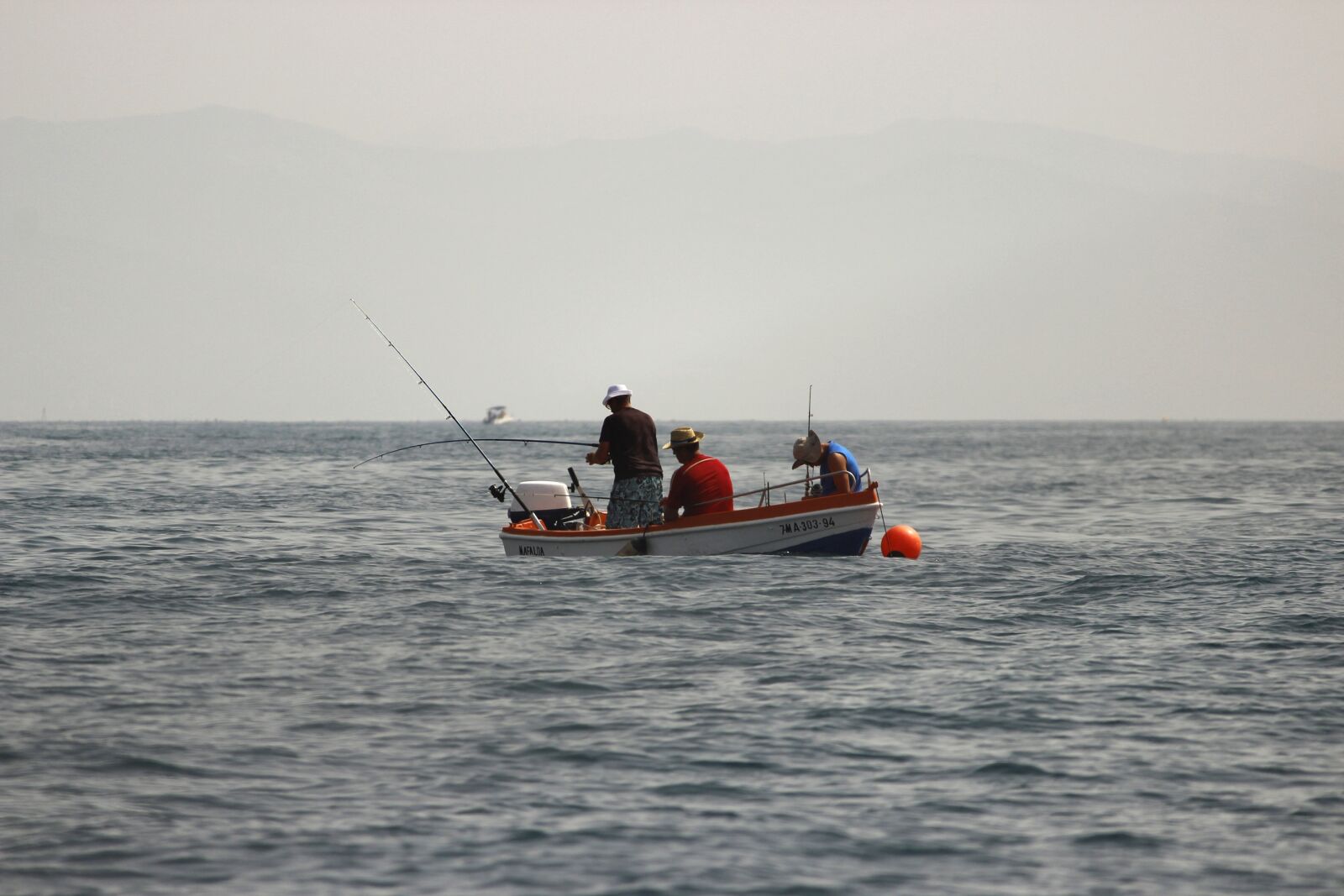 Canon EOS 600D (Rebel EOS T3i / EOS Kiss X5) sample photo. Barca, fishing, cañas photography