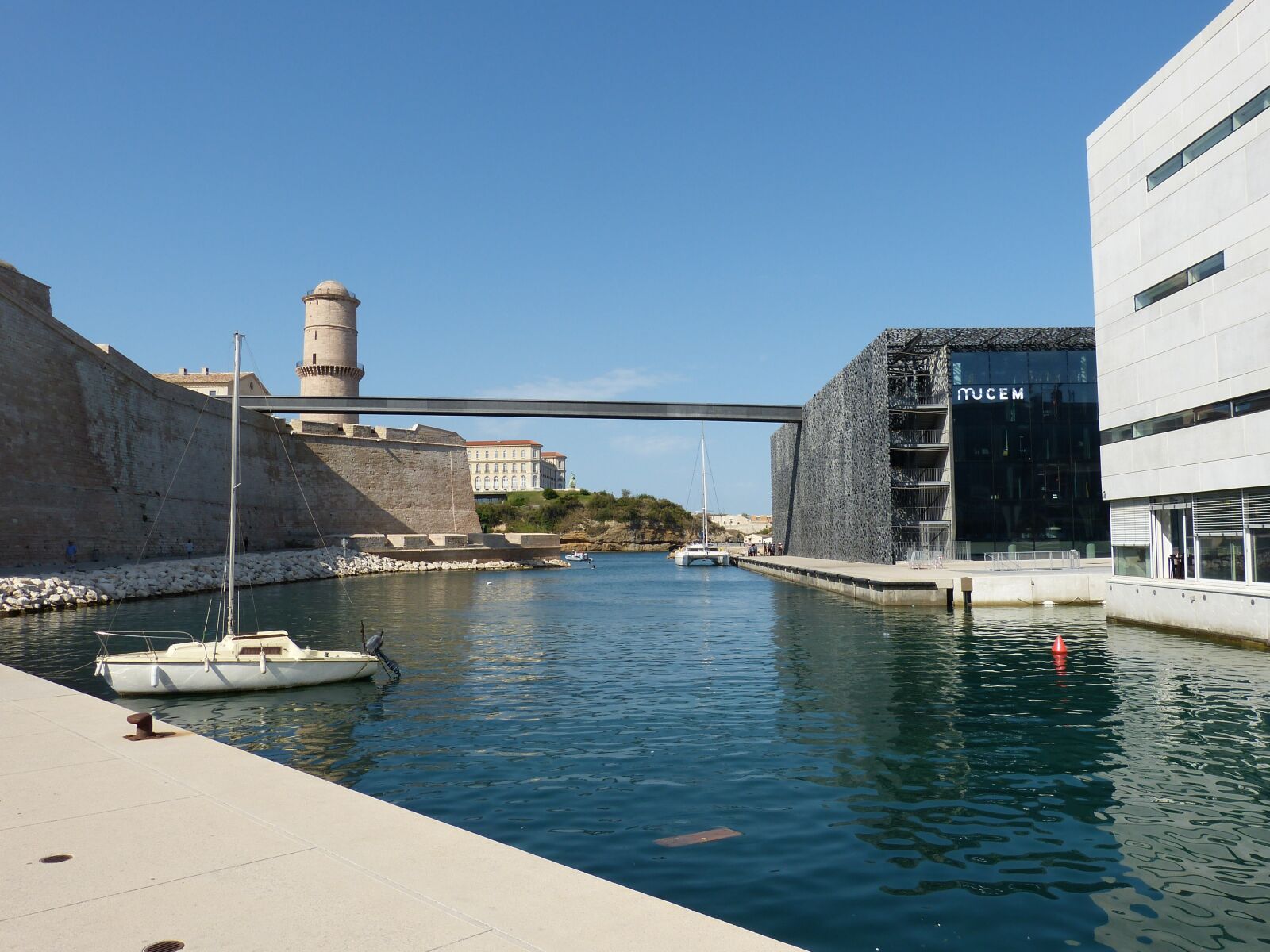 Panasonic Lumix DMC-FZ150 sample photo. Marseille, france, modern photography