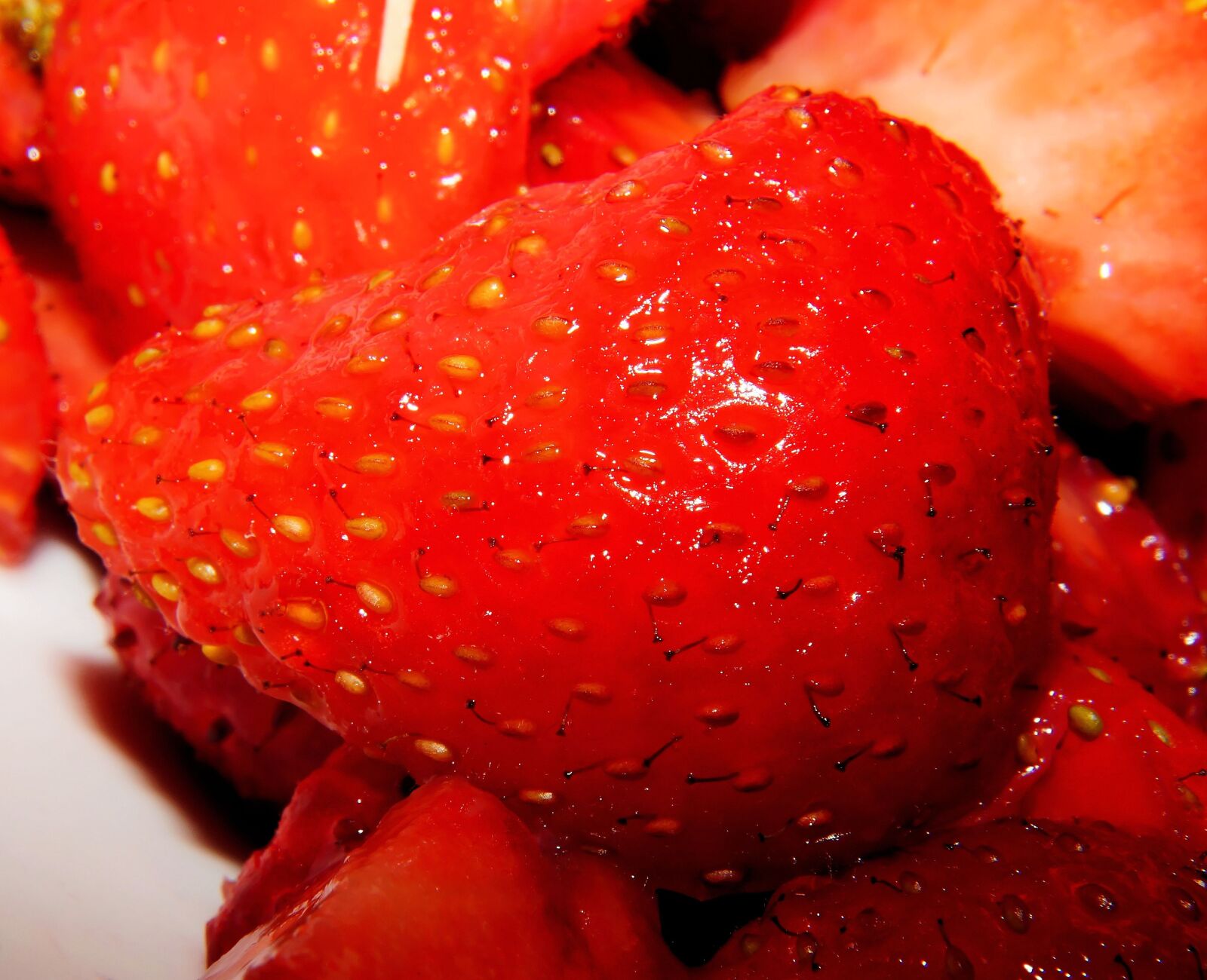 Sony SLT-A58 + Sony DT 30mm F2.8 Macro SAM sample photo. Strawberry, fruit, delicious photography