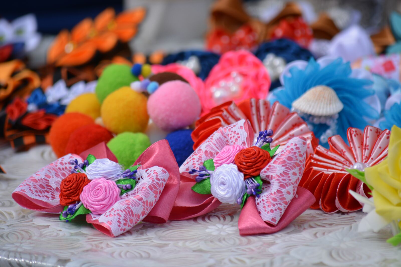 Nikon D5200 sample photo. Bow, ornament, gum photography