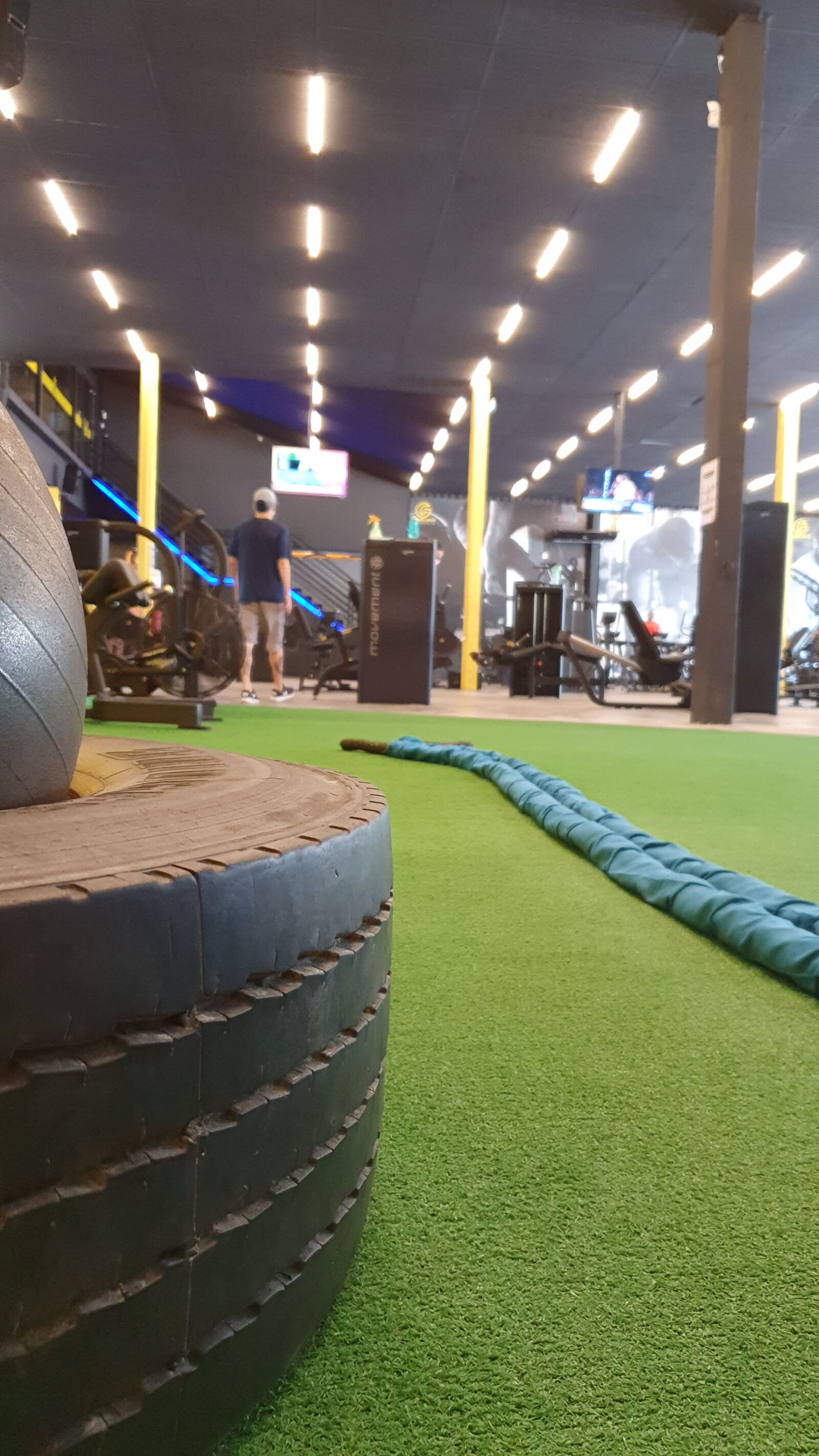 Samsung Galaxy S10e sample photo. Gym, fitness, exercise photography