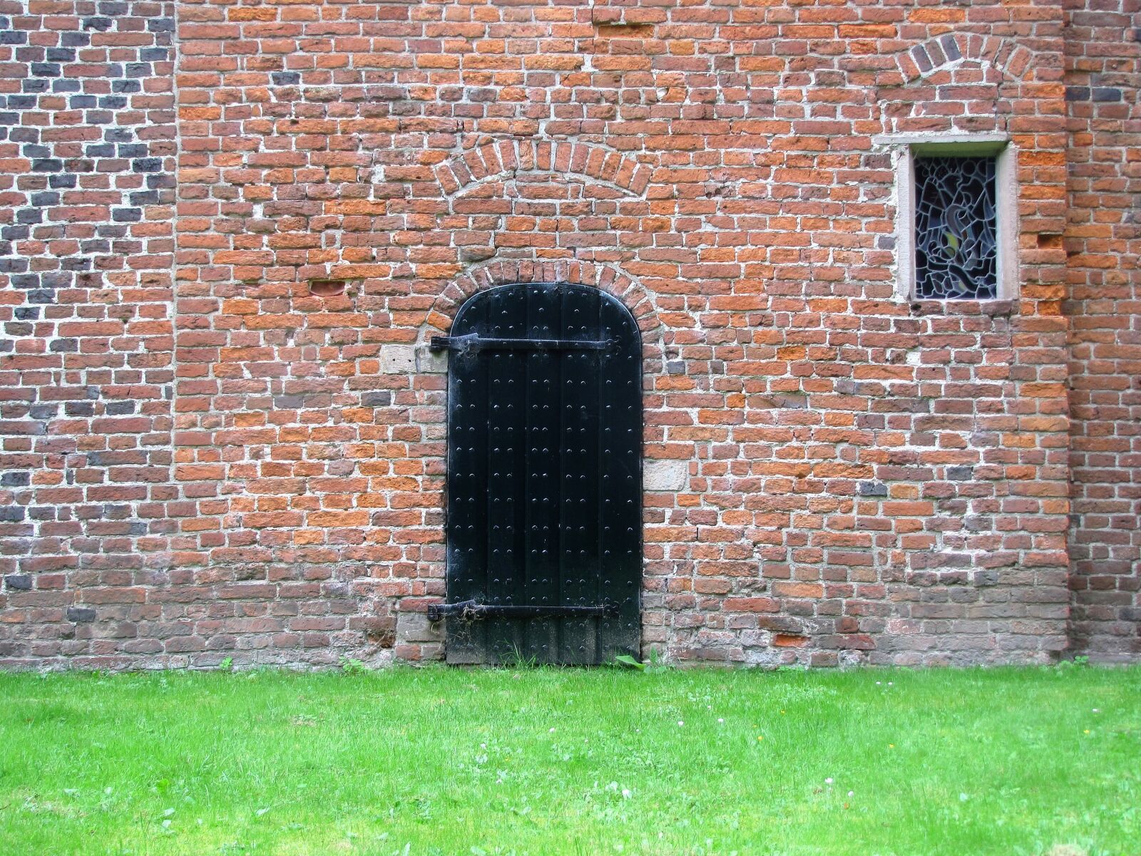 Canon PowerShot SX10 IS sample photo. Monastery wall, door, medieval photography