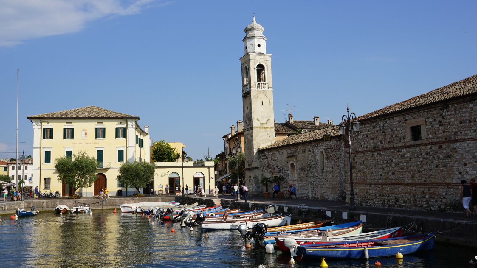 Sony a7 + Sony FE 24-240mm F3.5-6.3 OSS sample photo. Lazise, garda, italy photography