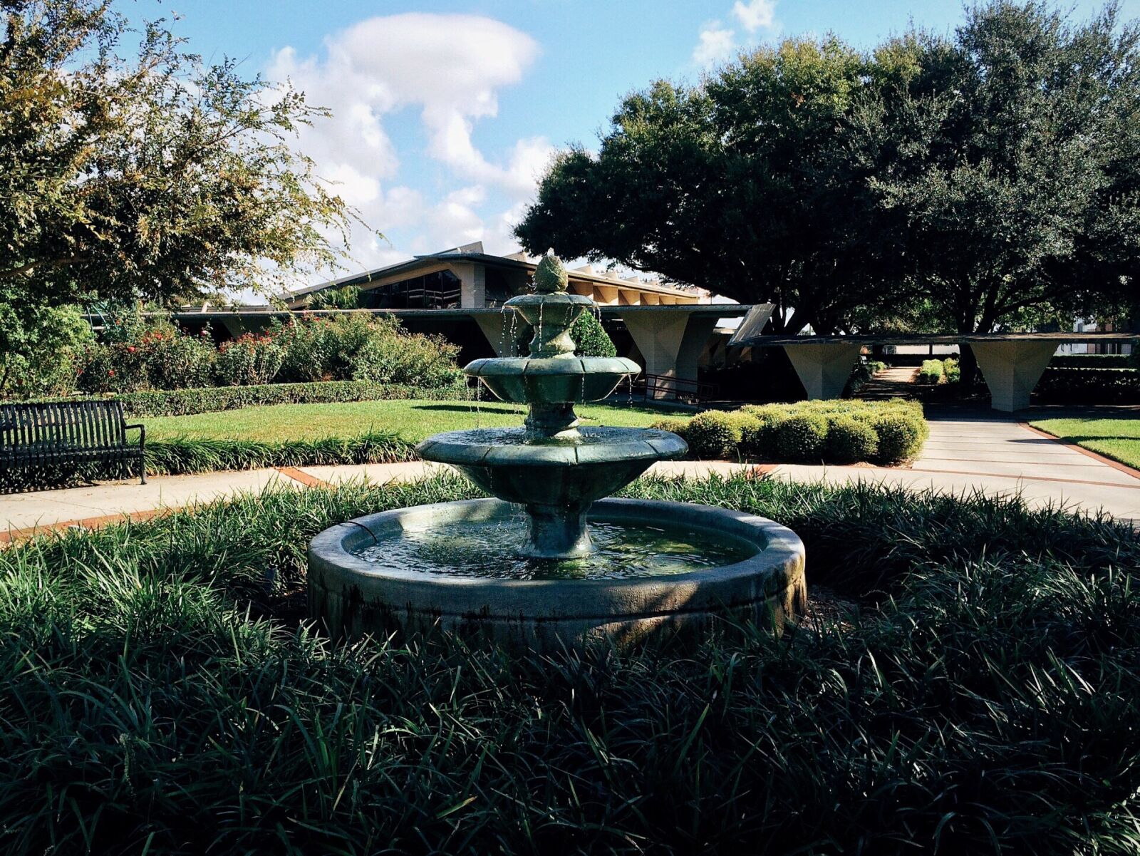 iPhone 5s back camera 4.15mm f/2.2 sample photo. Fountain water, garden, feature photography
