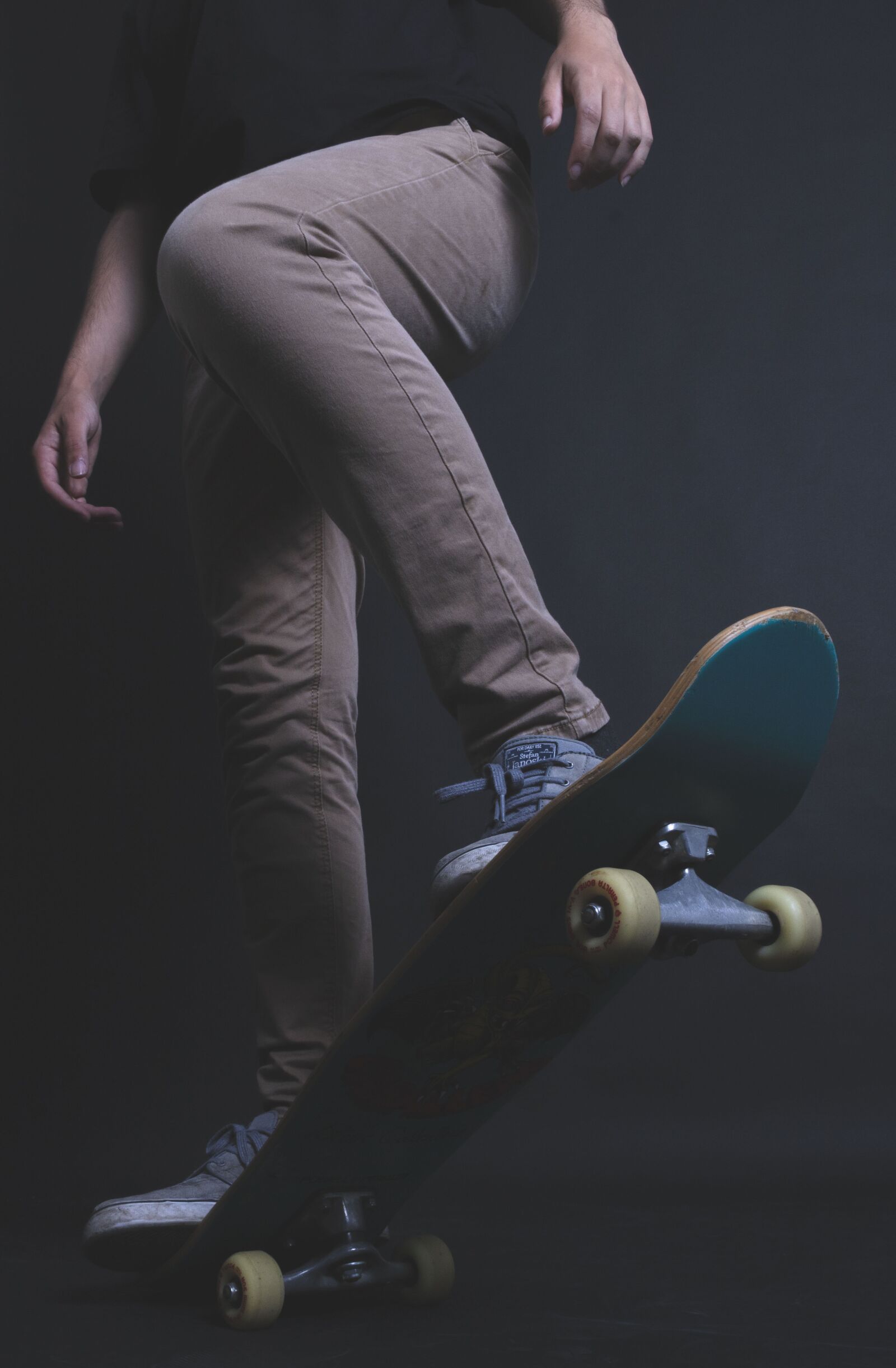 Canon EOS 750D (EOS Rebel T6i / EOS Kiss X8i) sample photo. Skate, table, graffiti photography