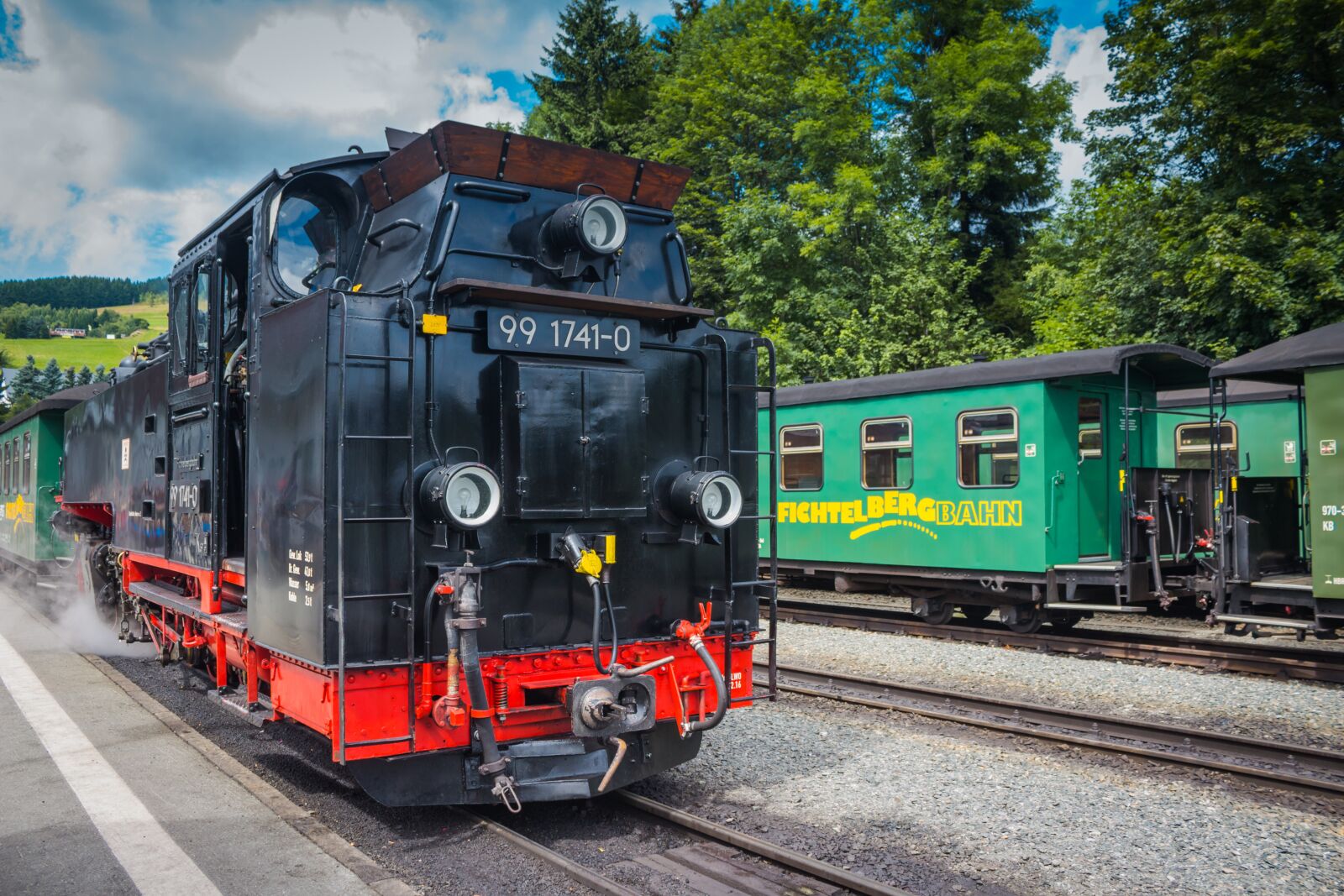 Canon EOS 100D (EOS Rebel SL1 / EOS Kiss X7) sample photo. Locomotive, steam, train photography