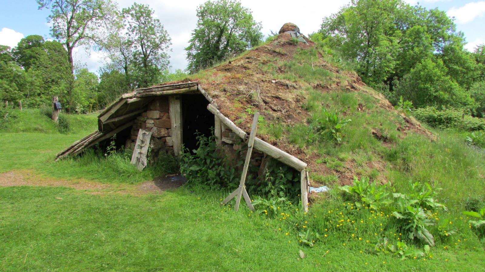 Canon PowerShot SX500 IS sample photo. Iron age hut, round photography