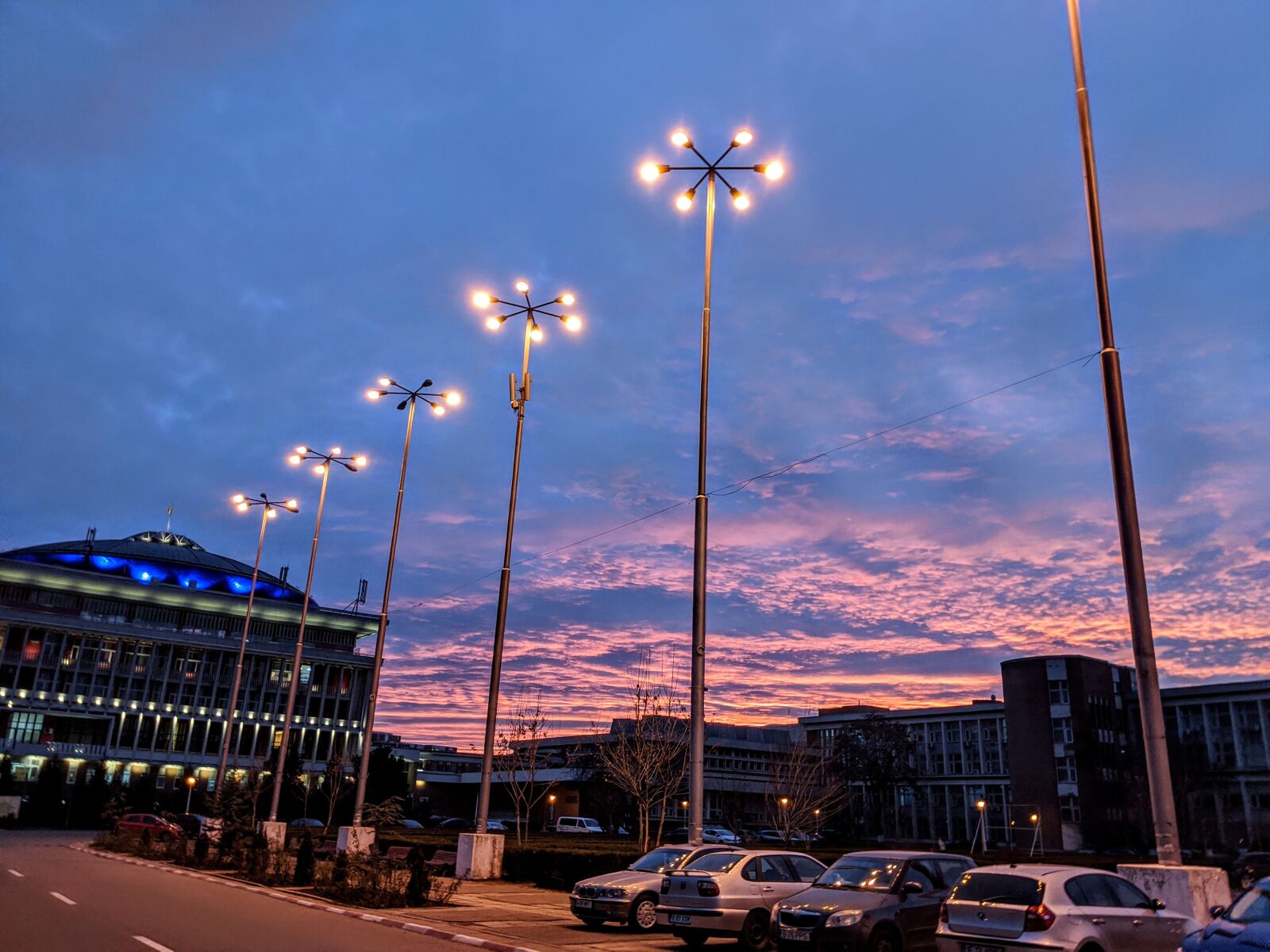 Google Pixel 2 sample photo. City lights, dusk, campus photography