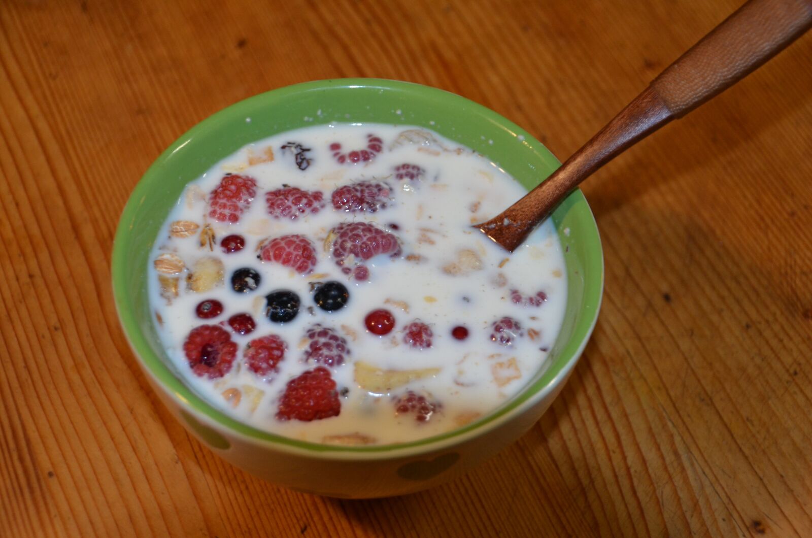 Nikon D5100 sample photo. Muesli, breakfast, fruits photography