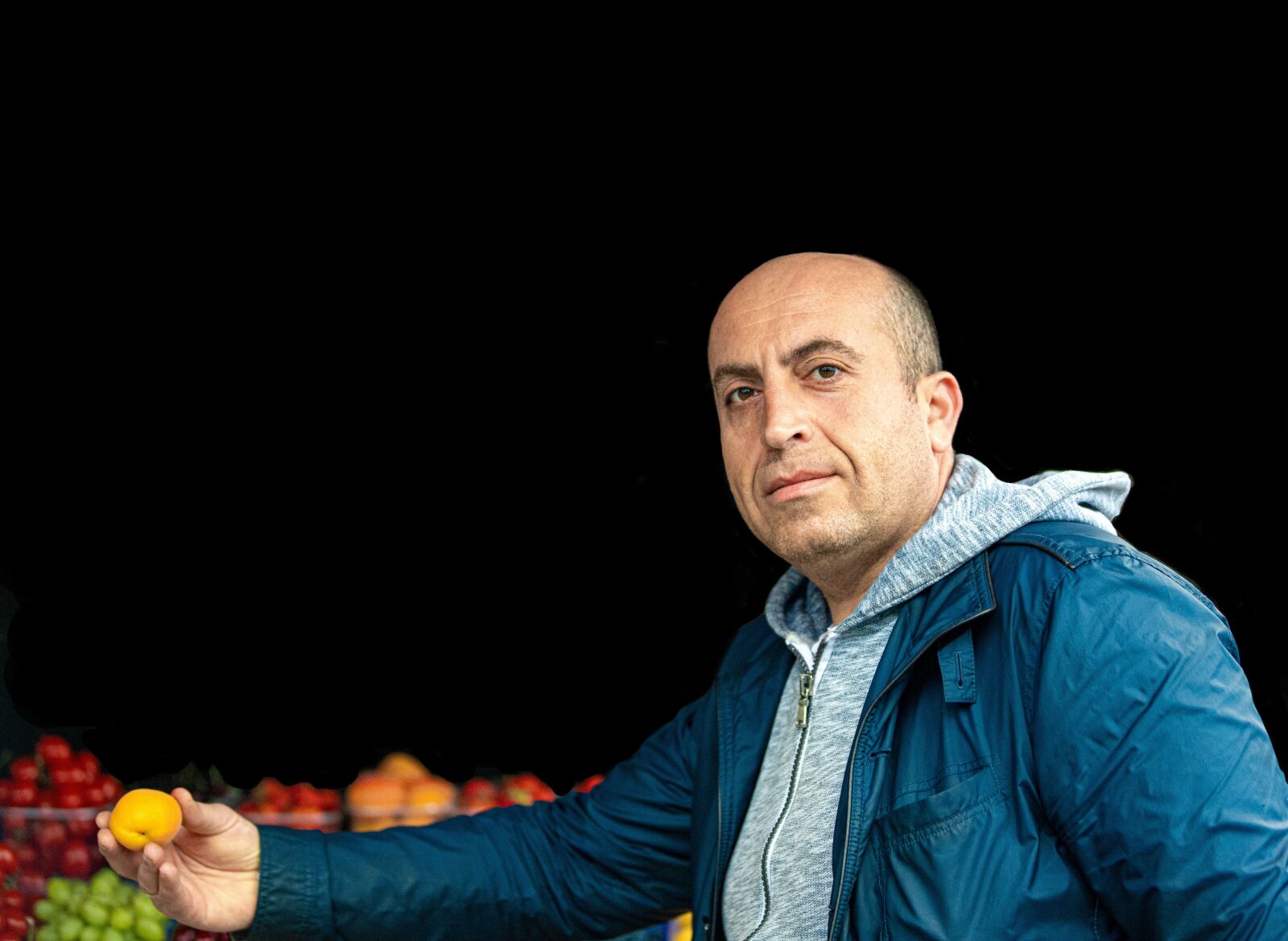 Canon EOS 6D Mark II sample photo. Fruit, the seller, people photography
