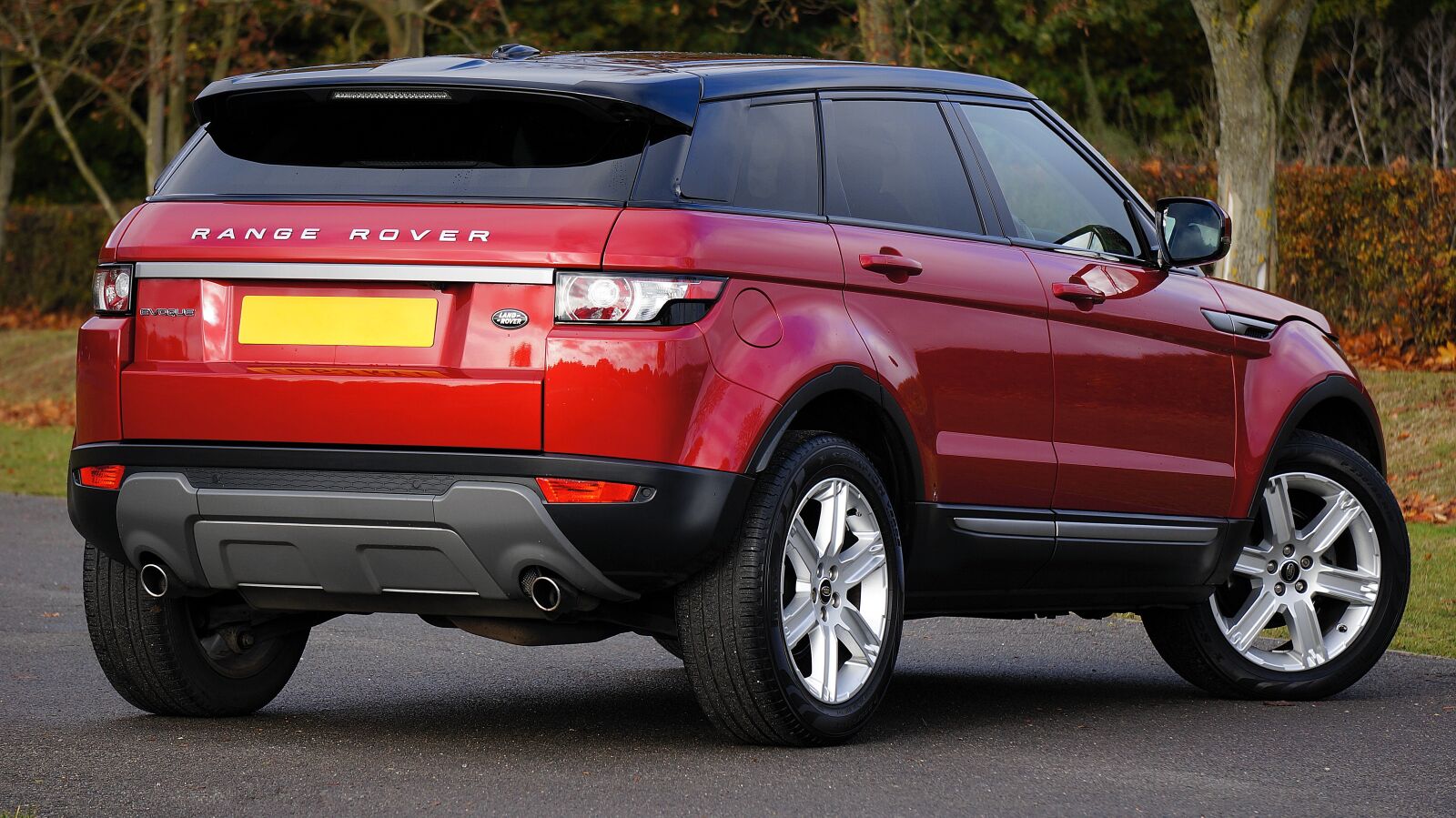 Sony Alpha NEX-5N + Sony E 55-210mm F4.5-6.3 OSS sample photo. Range rover, car, range photography
