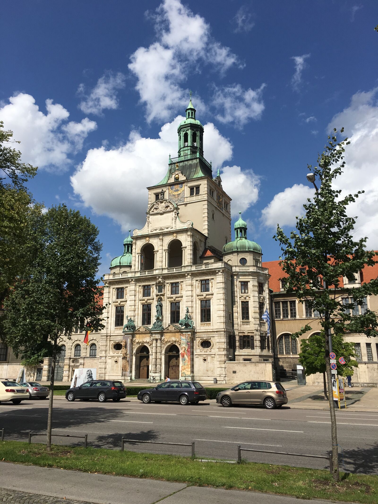 Apple iPhone 6s Plus sample photo. Museum, munich, building photography