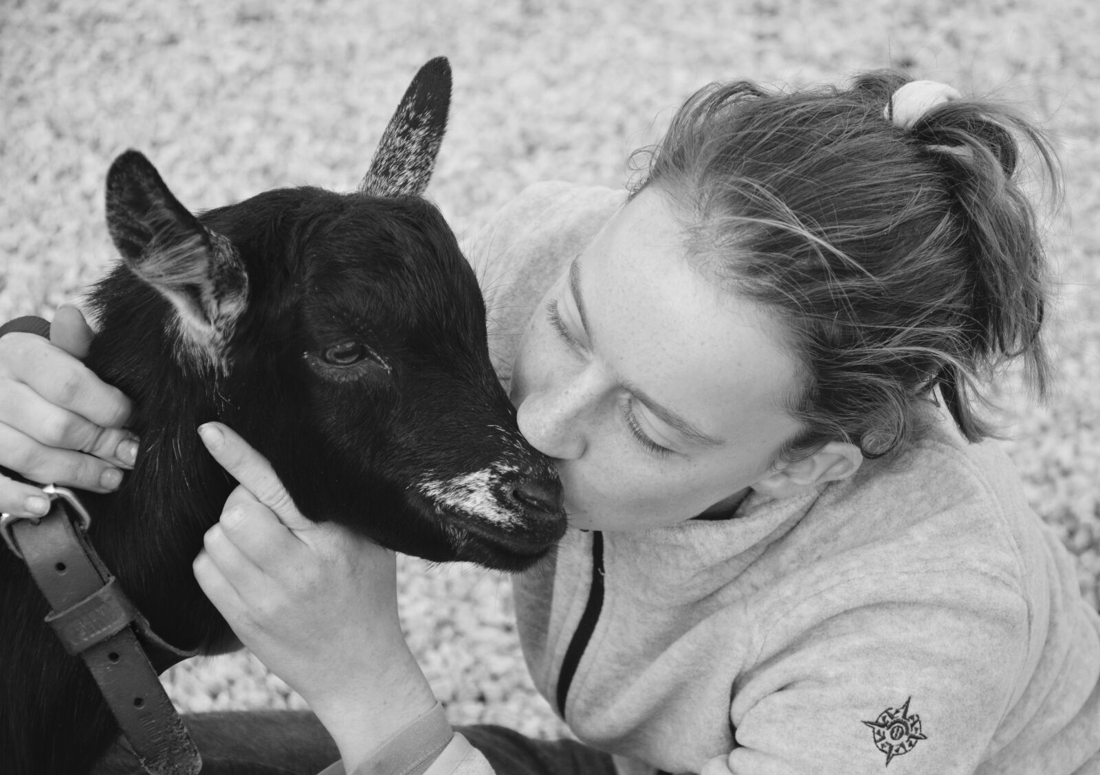 Nikon D5200 sample photo. Kiss, kisses young girl photography