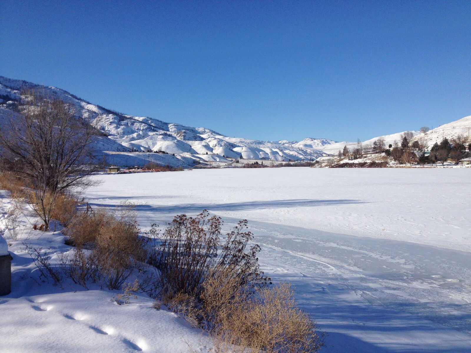iPhone 4S back camera 4.28mm f/2.4 sample photo. Winter, snow, river photography