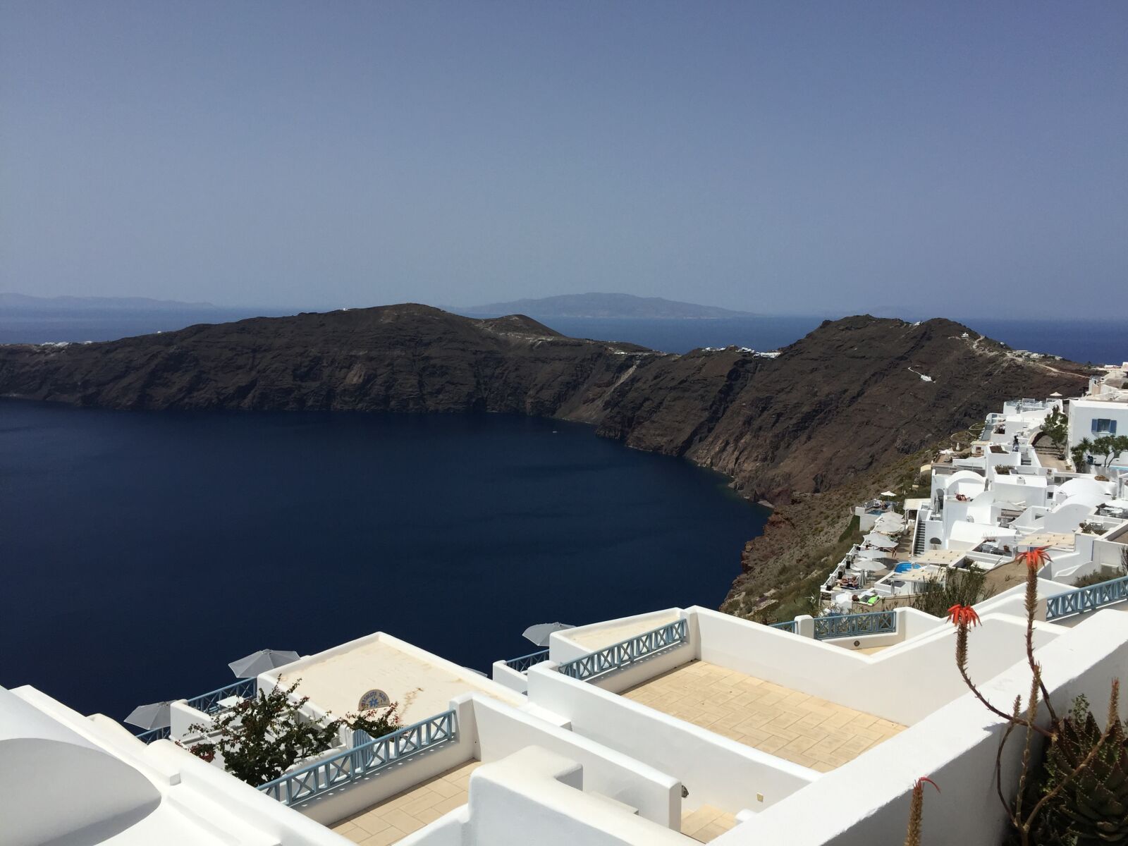 iPhone 6 Plus back camera 4.15mm f/2.2 sample photo. Santorini, ocean, island photography