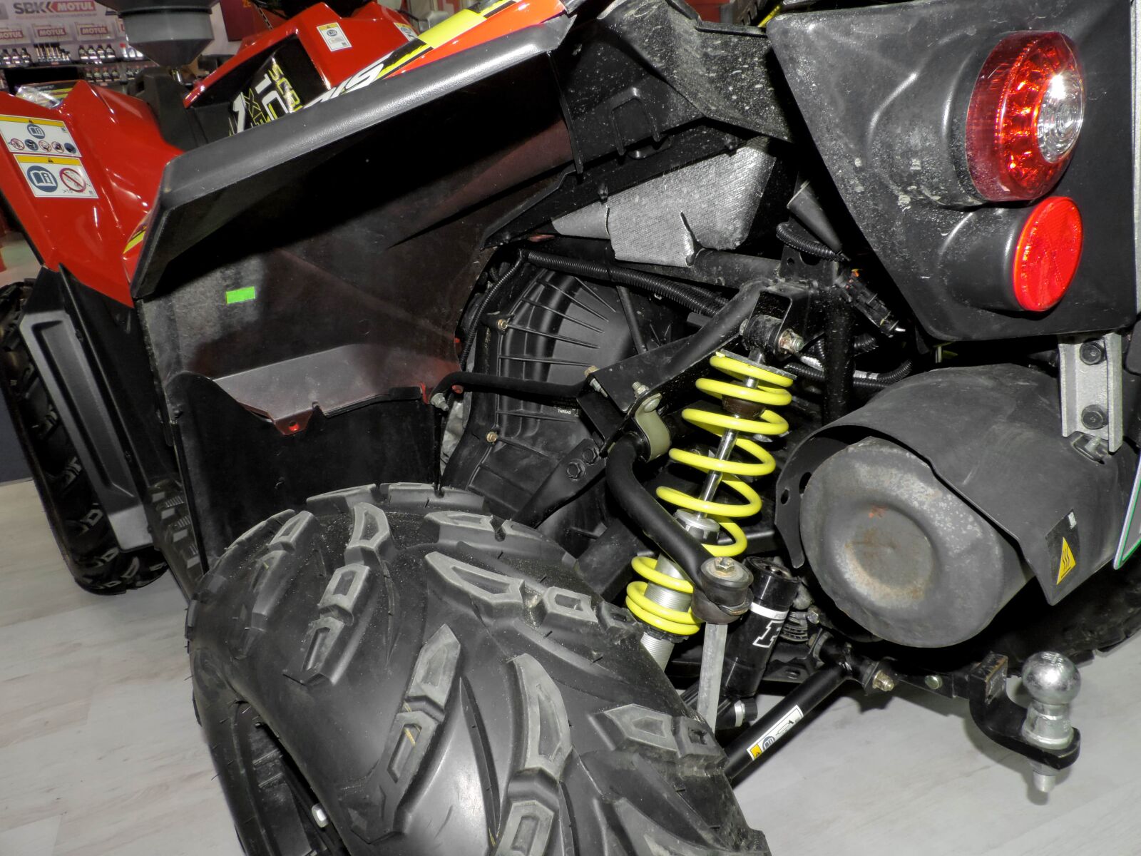 Nikon Coolpix P520 sample photo. Buggy, garage, headlight, repair photography